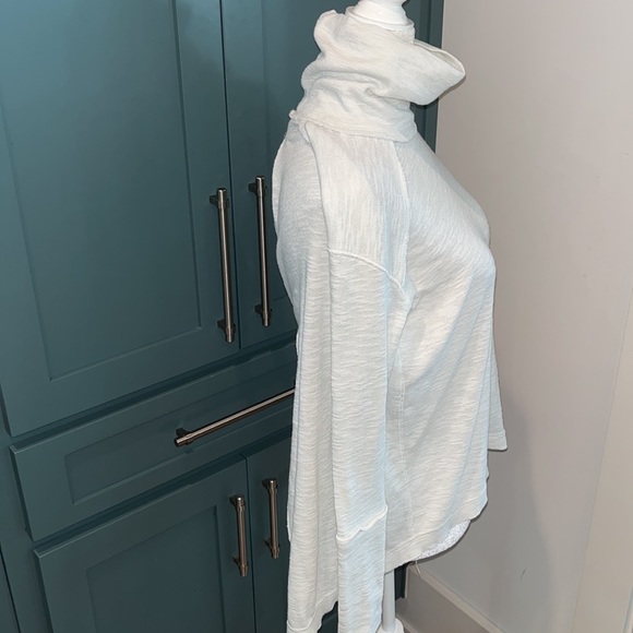 EUC We the Free Free People Split Back Turtleneck in Ivory - Picture 2 of 6